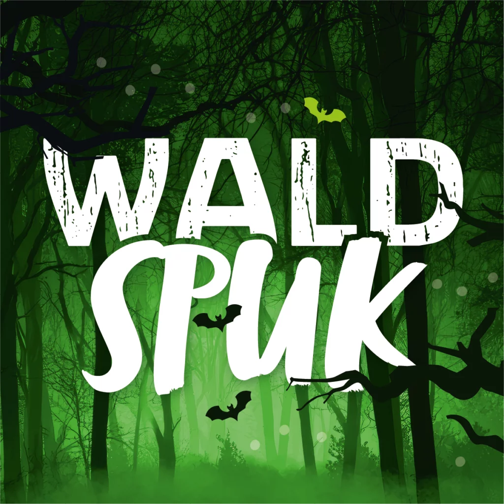 Gruseliger, grün leuchtender Wald mit dem Schriftzug "WaldSpuk"